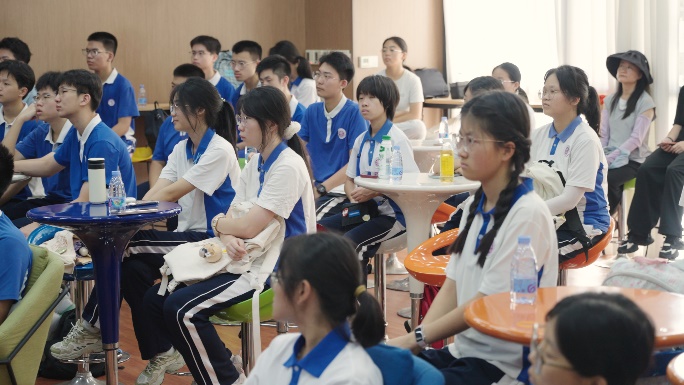 一群人正在聊天

AI 生成的内容可能不正确。