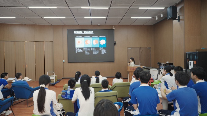 会议室里的人们

AI 生成的内容可能不正确。