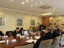 JVID
与英国爱丁堡大学、华夏医疗集团就联合共建研究院举行会谈