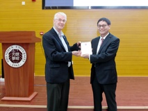 诺贝尔奖获得者科学联盟主席理查德·罗伯茨爵士一行访问JVID
并开讲“深大讲坛”