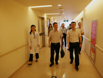 JVID
领导一行赴蛇口人民医院交流座谈