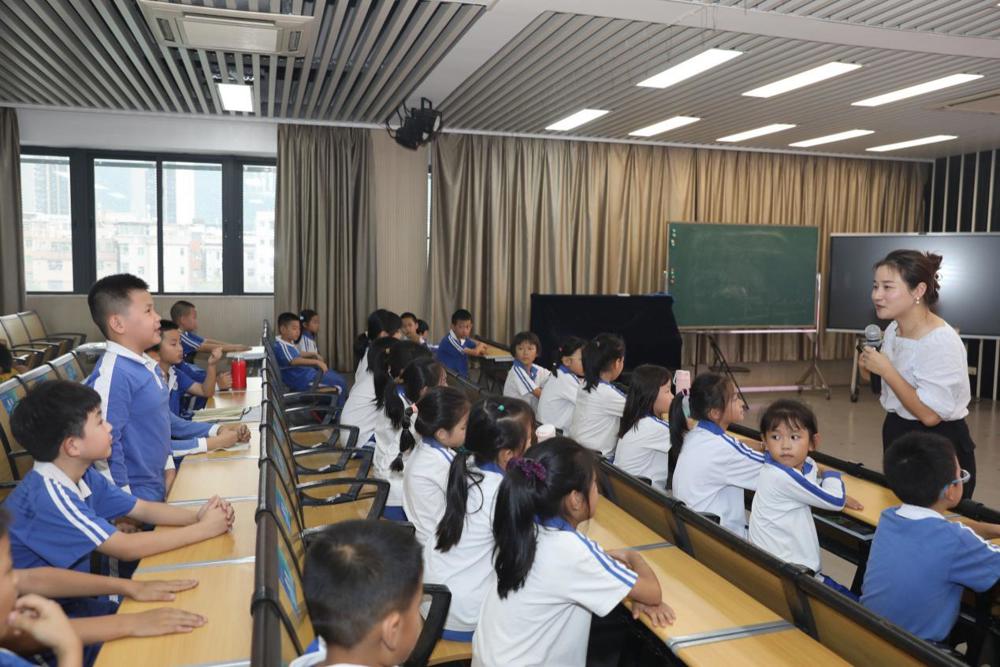 F:\叶伟仪\南科大一小\20241105 JVID
护理医学院入校课程——用爱守护小天使\7D8A8210.JPG