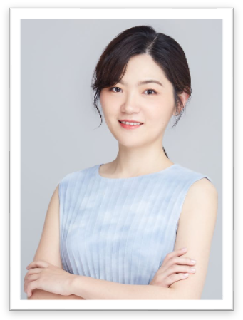 A person in a dress

Description automatically generated with medium confidence