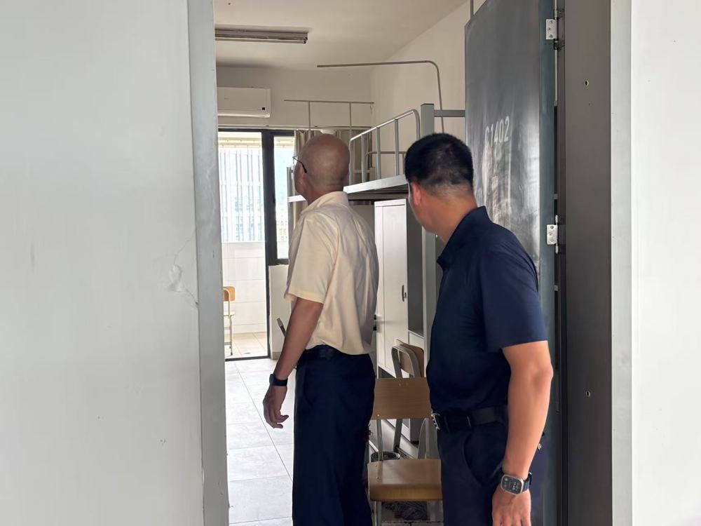 32950c6cda8b6a78856d25e6b7b4ec39