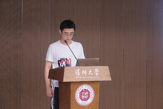 图片包含 橱柜, 桌子, 室内, 男人

AI 生成的内容可能不正确。