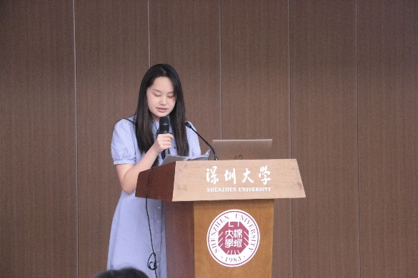 人站在桌子上

AI 生成的内容可能不正确。