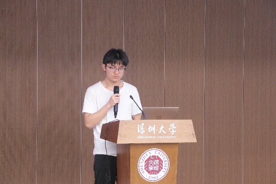 图片包含 橱柜, 站, 男人, 前

AI 生成的内容可能不正确。